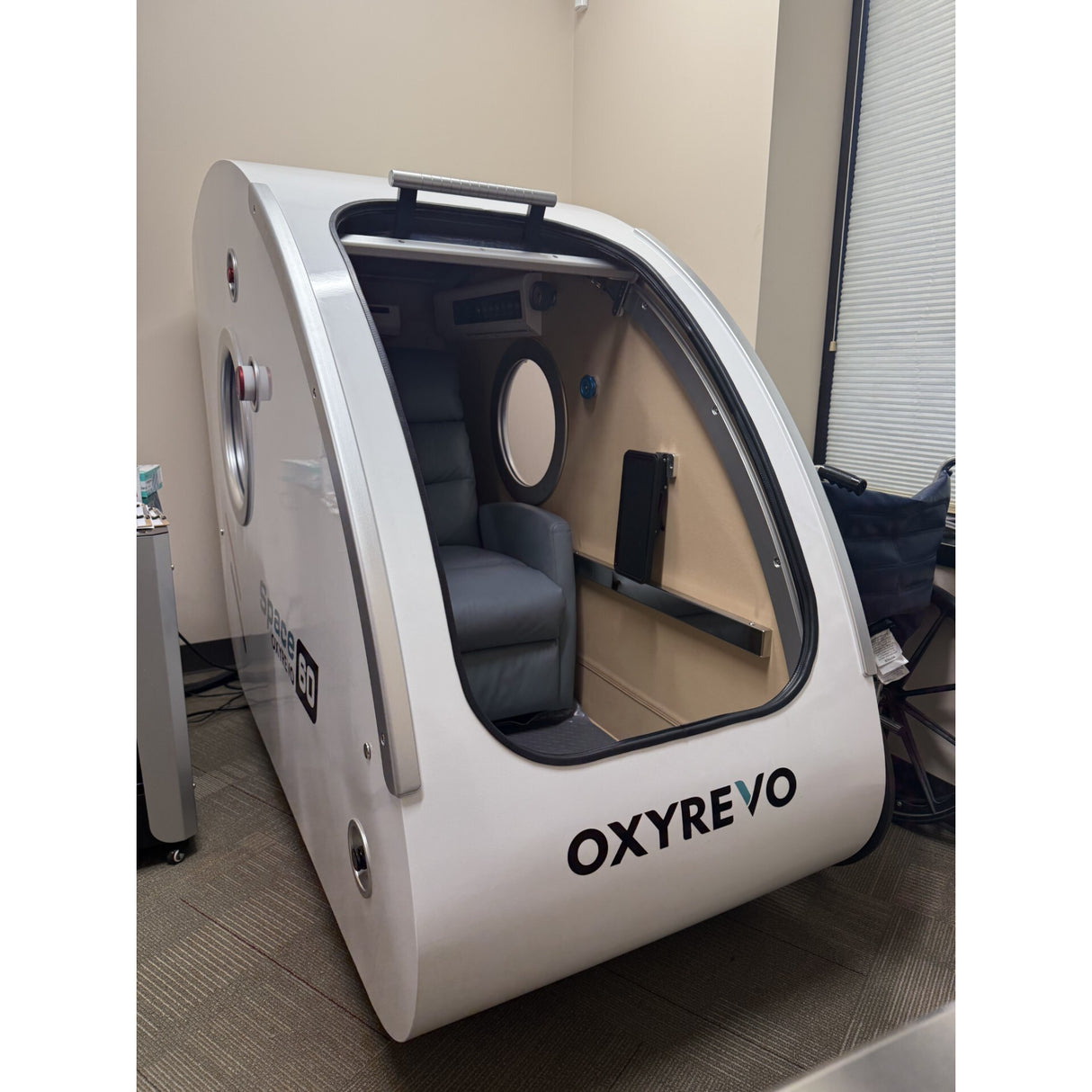 *Pre-Owned* IN STOCK OXYREVO Space60 2.0ATA Hard Sitting Hyperbaric Chamber