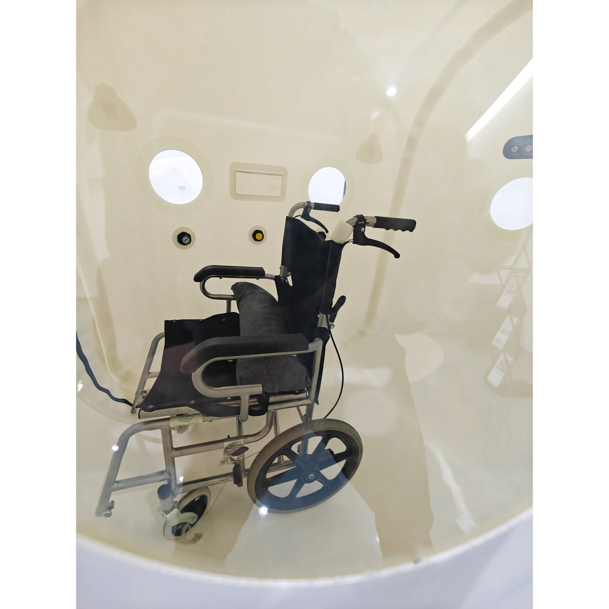 Oxyair - 1.3ATA Wheelchair Hyperbaric Oxigen Chamber - OLV-RW01