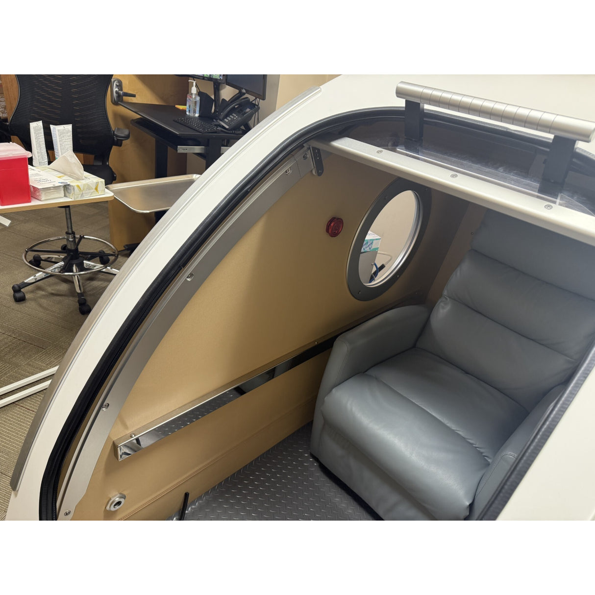 *Pre-Owned* IN STOCK OXYREVO Space60 2.0ATA Hard Sitting Hyperbaric Chamber